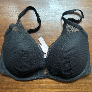 Victoria’s Secret 32 DD lace bra